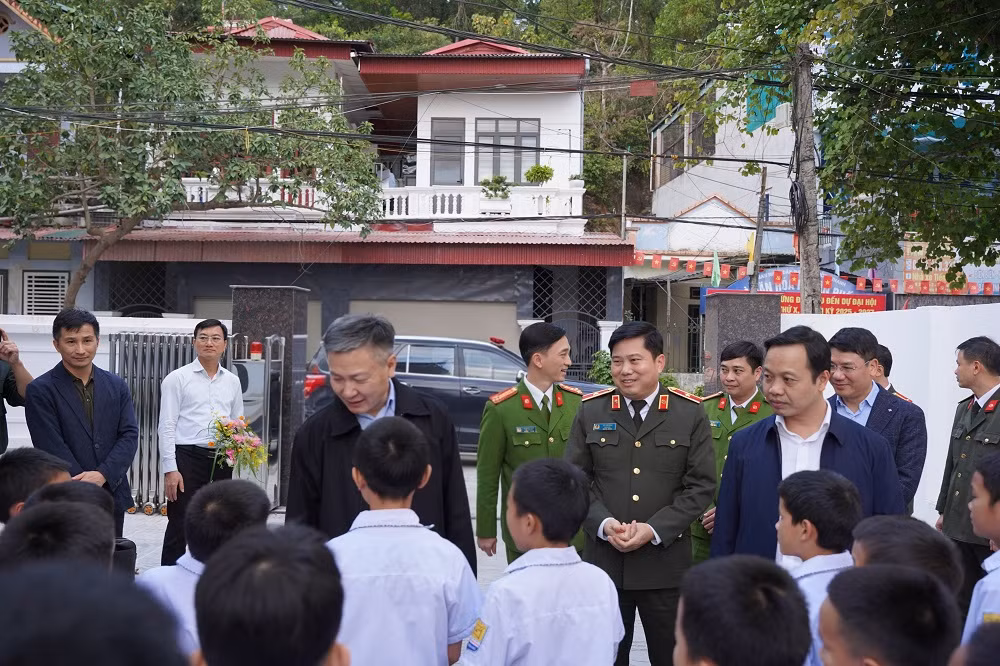 Thượng tướng Nguyễn Ngọc Lâm, Thứ trưởng Bộ Công an dâng hương các Anh hùng liệt sĩ tại Điện Biên -0