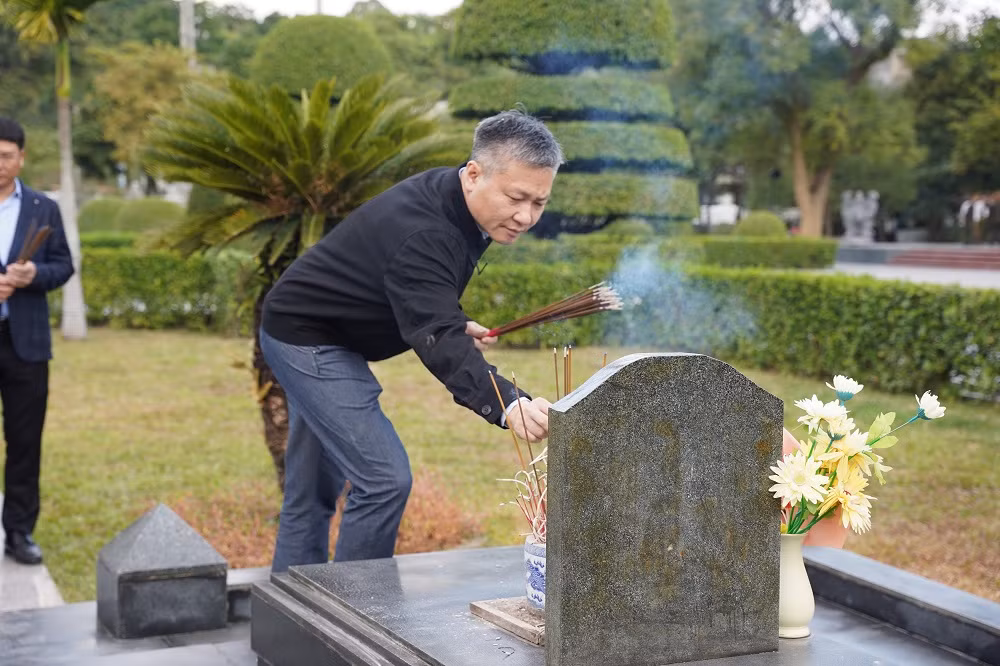 Thượng tướng Nguyễn Ngọc Lâm, Thứ trưởng Bộ Công an dâng hương các Anh hùng liệt sĩ tại Điện Biên -0