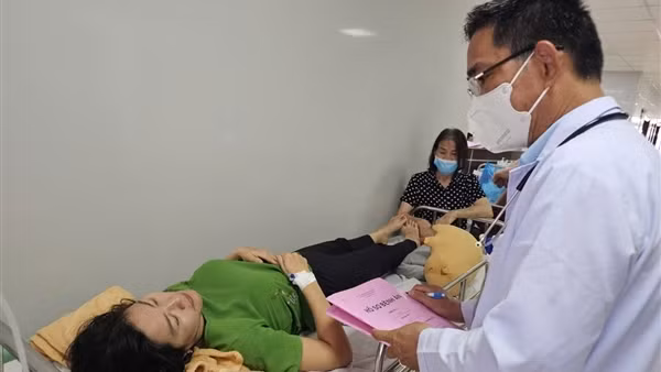 Hơn 100 người ngộ độc sau khi ăn bánh mì Ngọc Hà