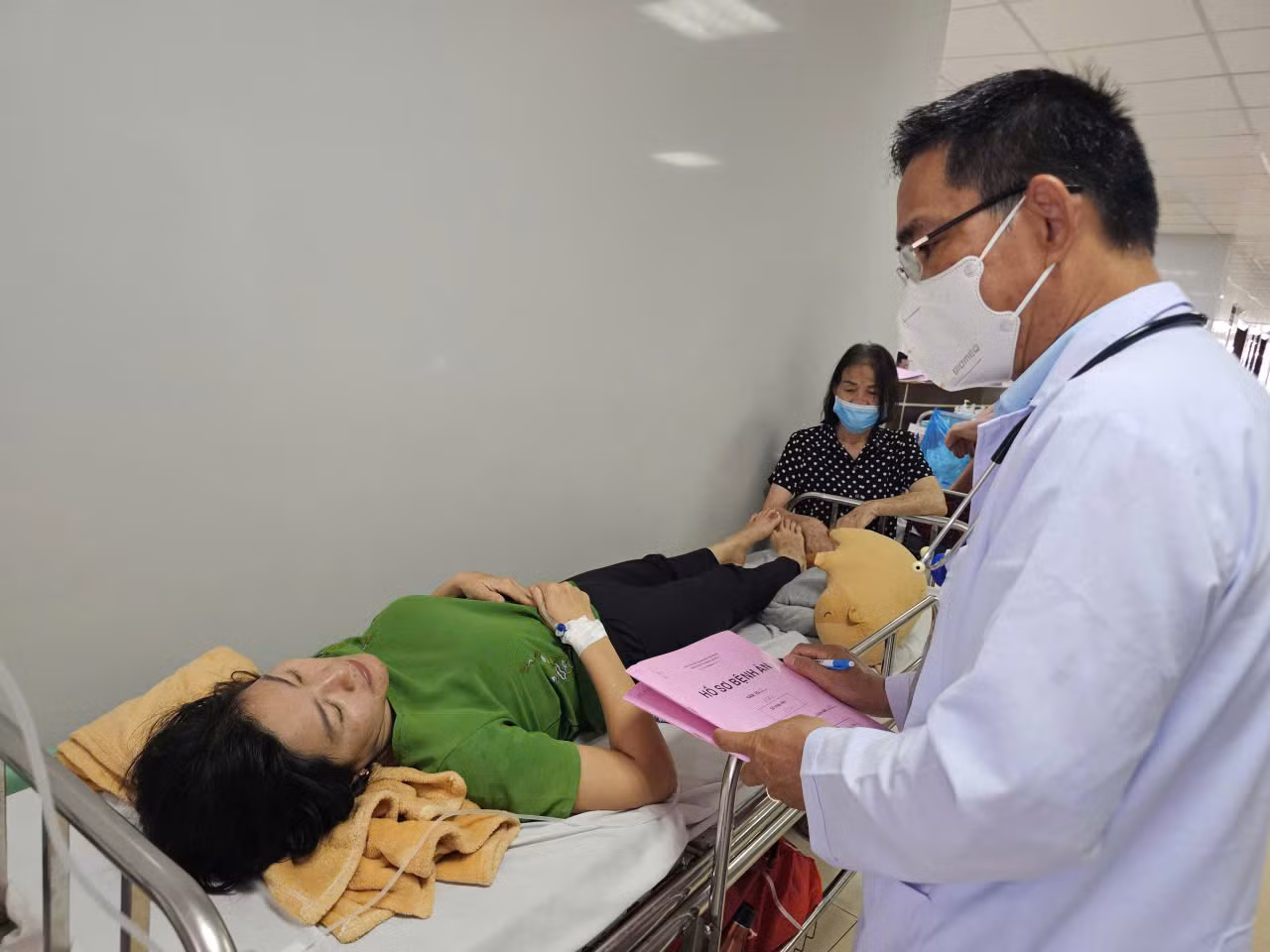 Đã có hơn 100 người nghi ngộ độc sau ăn bánh mì Ngọc Hà -2