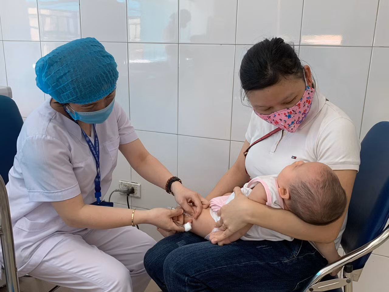 Nâng cao hiểu biết cho người dân về lợi ích của vaccine tiêm chủng mở rộng -0