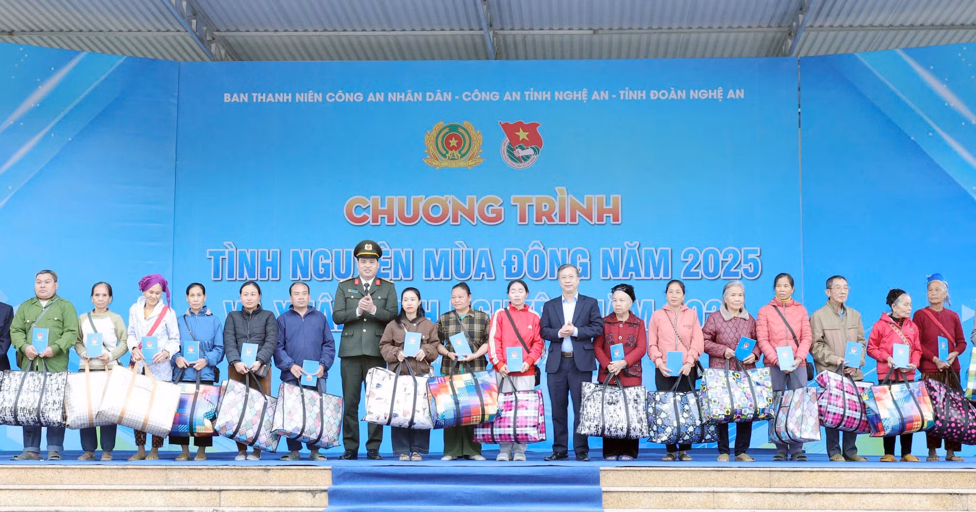 Ban Thanh niên Công an nhân dân tổ chức Chương trình tình nguyện tại Nghệ An -0
