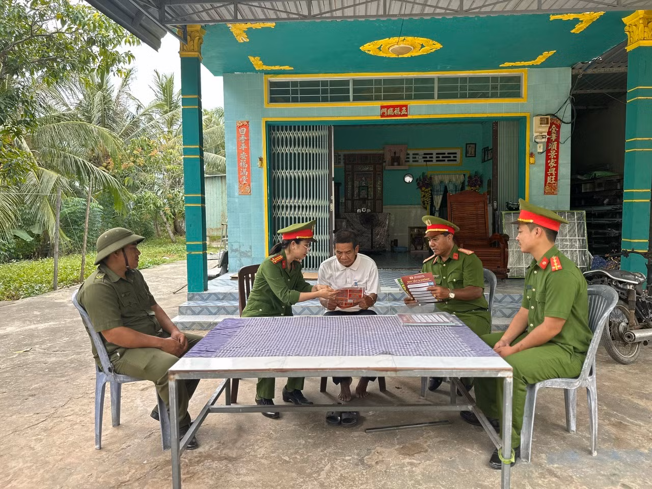 An Giang: Công an phường Hà Tiên triển khai hiệu quả nhiều biện pháp phòng chống tội phạm -0