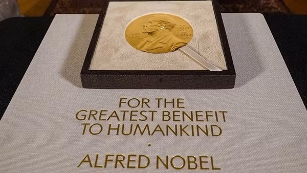Giải Nobel Hòa bình 2025 và vết rạn từ Stockholm