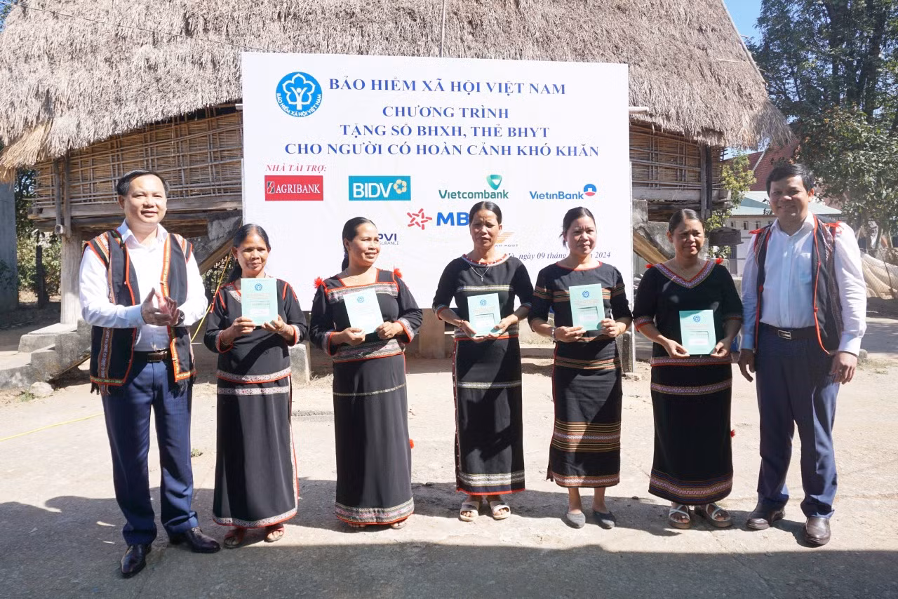 Agribank được vinh danh nhiều năm đồng hành Lễ tuyên dương học sinh, sinh viên, thanh niên dân tộc thiểu số xuất sắc, tiêu biểu -0