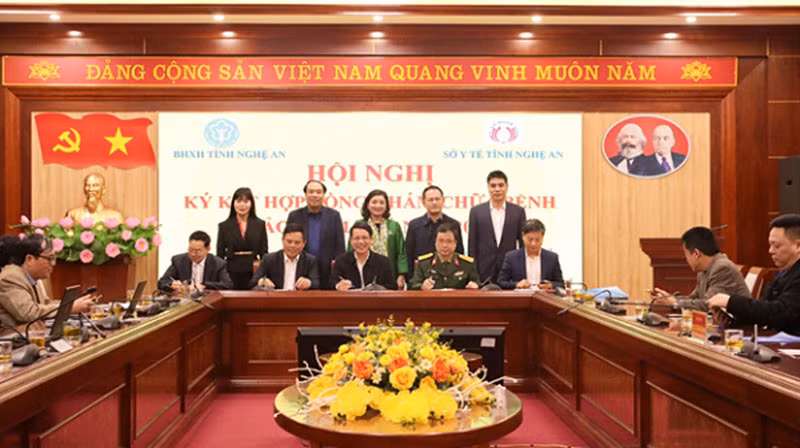 Tổ chức hội nghị ký hợp đồng khám chữa bệnh BHYT năm 2024 -0