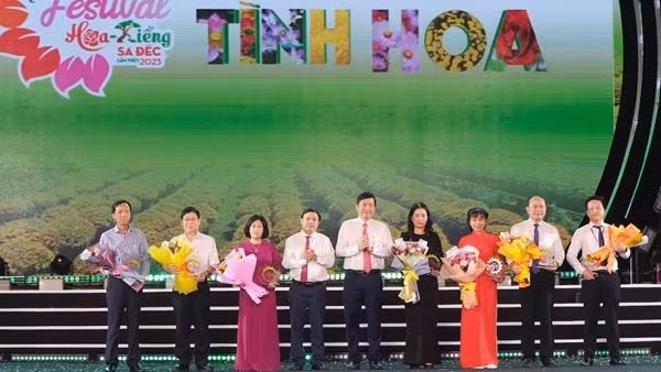 Làng hoa Sa Đéc tô đậm hình ảnh đẹp của quê hương Đất Sen hồng