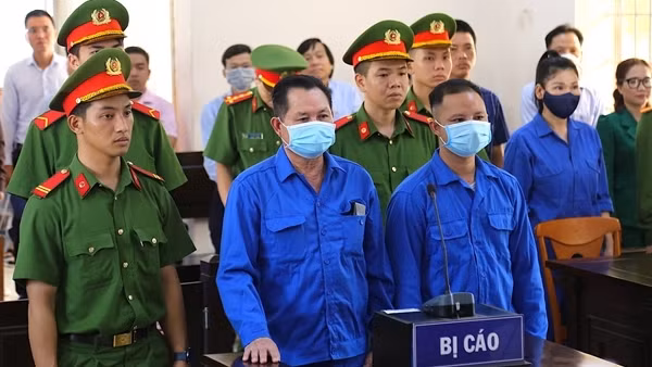 Xét xử cha con đại gia Thiện "soi” cho vay lãi nặng và rửa tiền