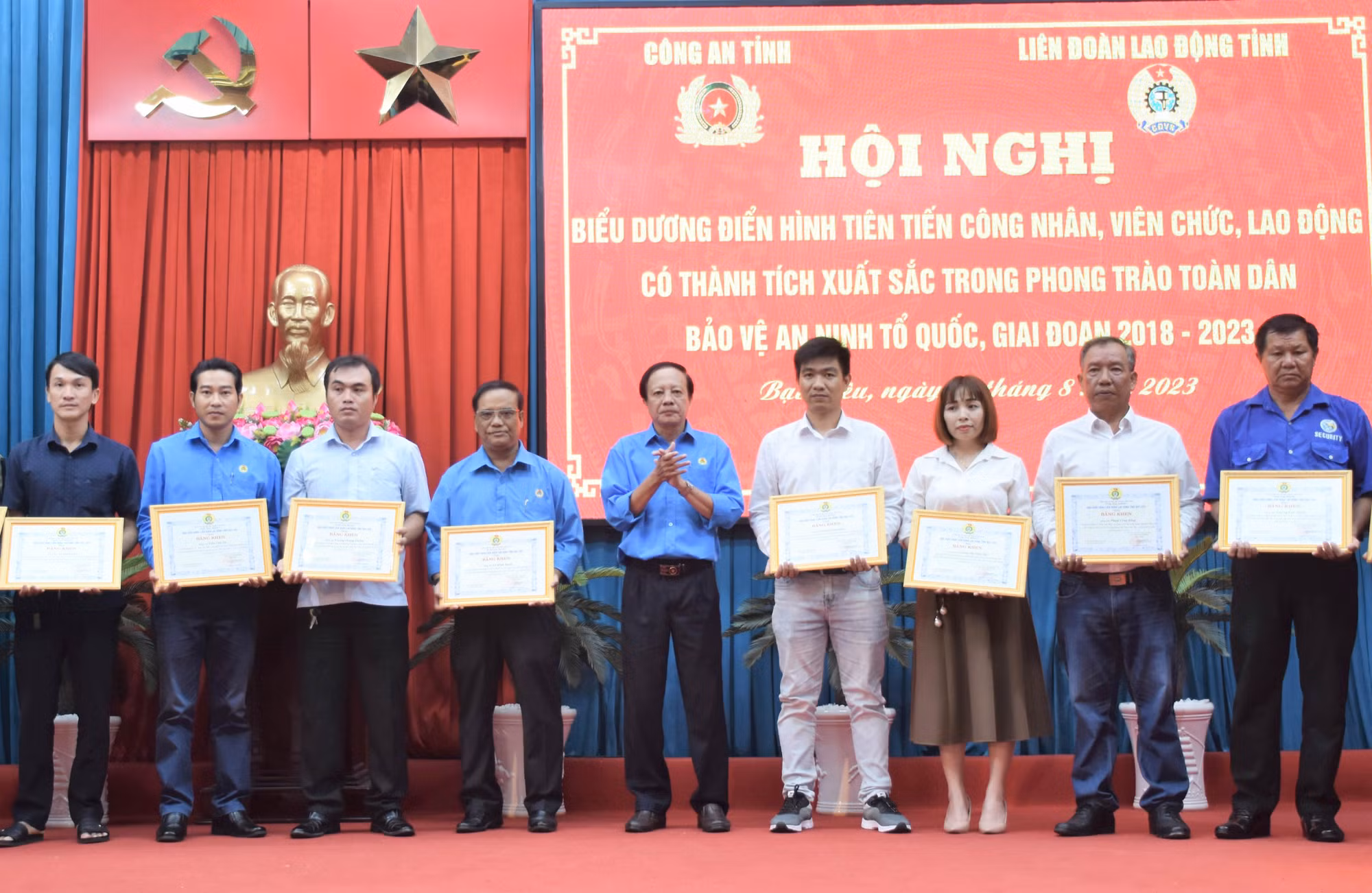 Bạc Liêu biểu dương 75 công nhân điển hình trong phong trào bảo vệ ANTQ -0