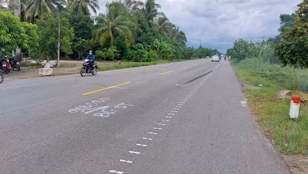 Tông thẳng vào xe khách, 3 thanh niên tử vong