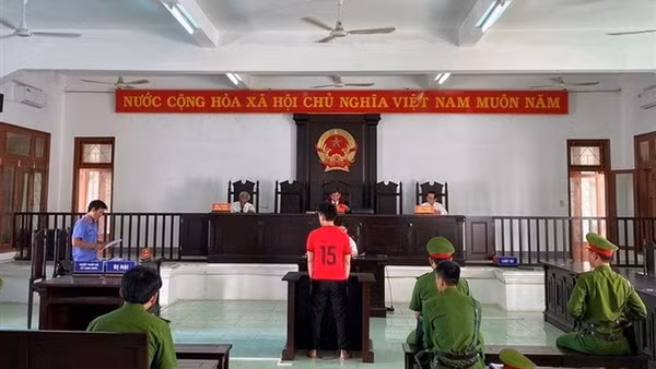 Tiếp tục hầu tòa vì đánh bạn tù khi đang thi hành án chung thân