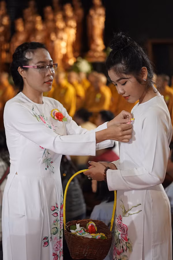 Những khoảnh khắc xúc động trong mùa Vu Lan tại núi Bà Đen -0