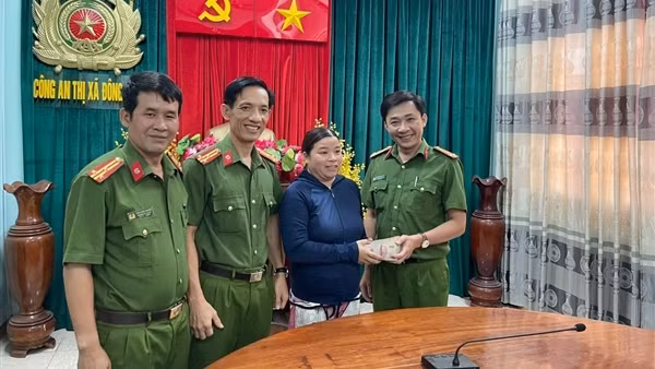 Xúc động khi nhận lại 189 triệu đồng bị trộm