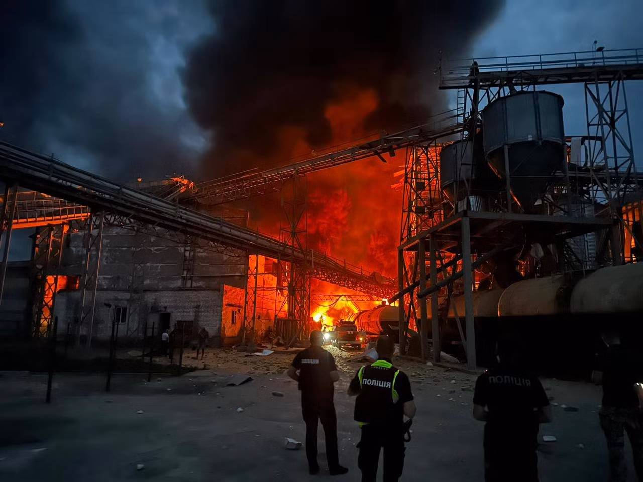Nga tập kích cơ sở công nghiệp trọng yếu Ukraine -0