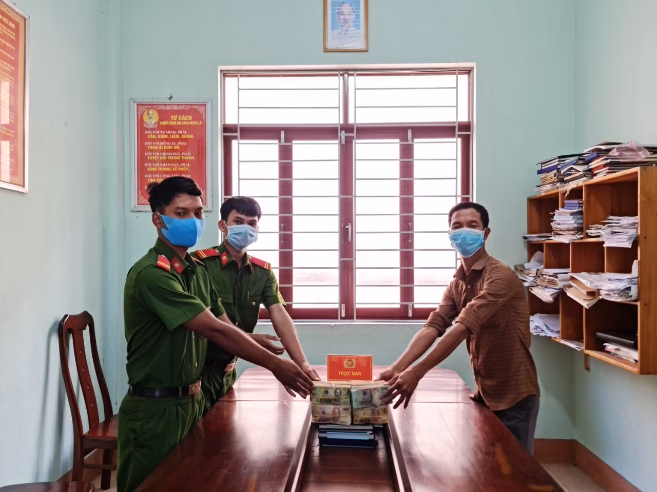 Những hành động đẹp của Công an Ayun Pa -0