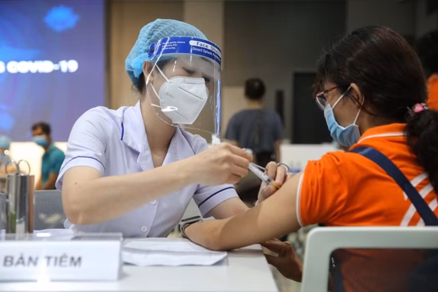 Tiêm vaccine phòng COVID-19 vẫn là biện pháp tối ưu nhất với trẻ em -0