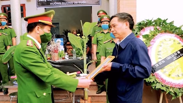Tiếc thương người cán bộ hy sinh khi làm nhiệm vụ ảnh 6