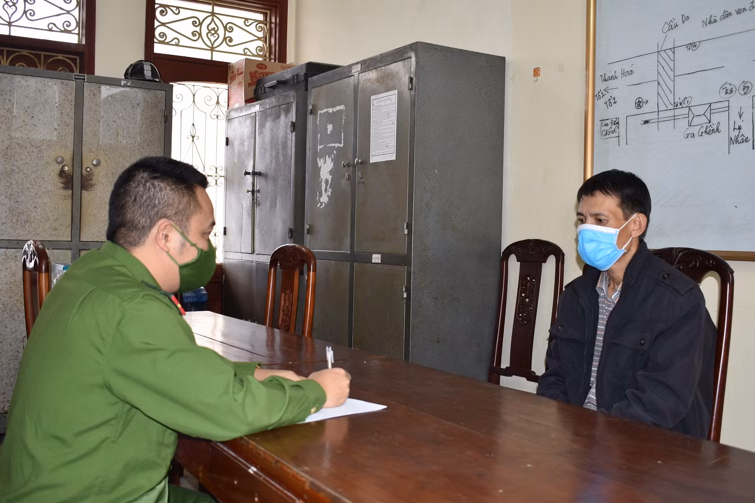 Đi nhờ xe tải vận chuyển ma túy từ miền Trung ra Hà Nội -0