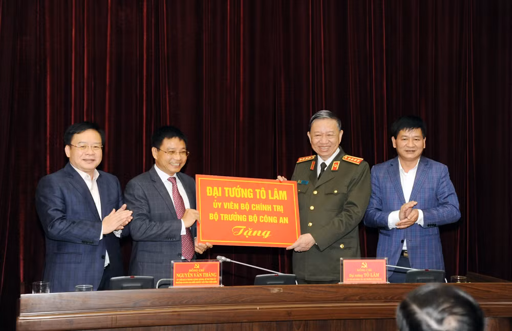 Xây dựng Điện Biên không còn hộ nghèo phải ở trong những căn nhà tạm, không điện thắp sáng -0