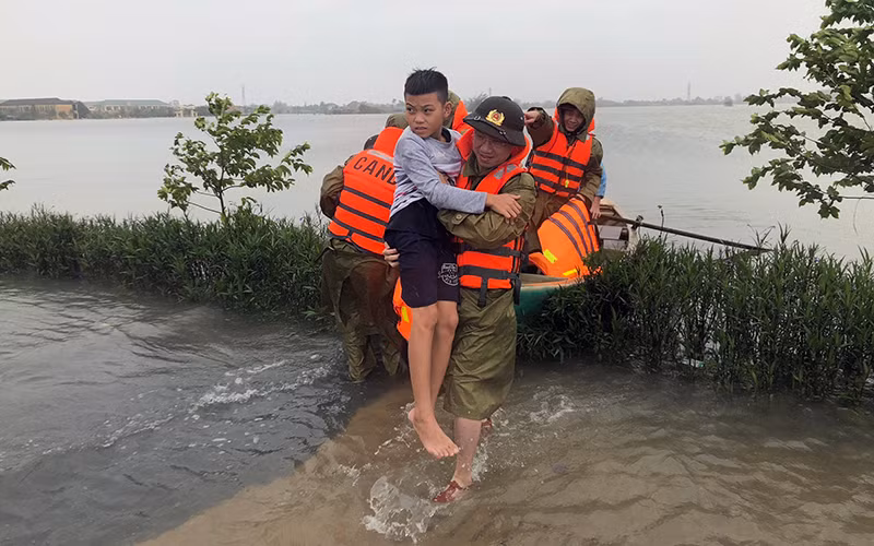 Chủ động ứng phó mưa, lũ từ Quảng Trị đến Khánh Hòa -0