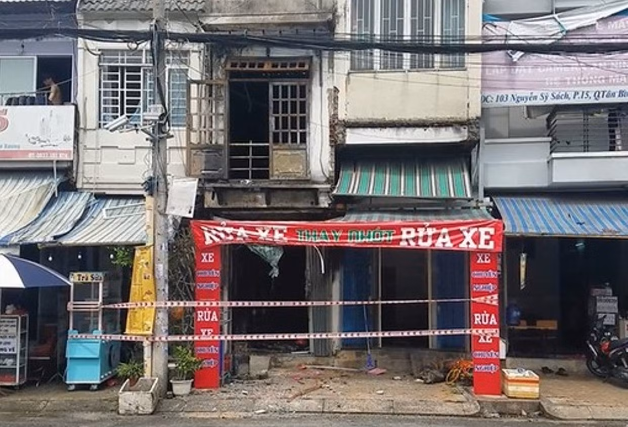 Sáng mới khai trương tiệm, tối cháy nghi ngút -0