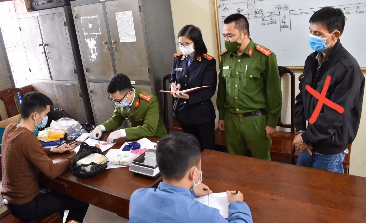 Đi nhờ xe tải vận chuyển ma túy từ miền Trung ra Hà Nội -0