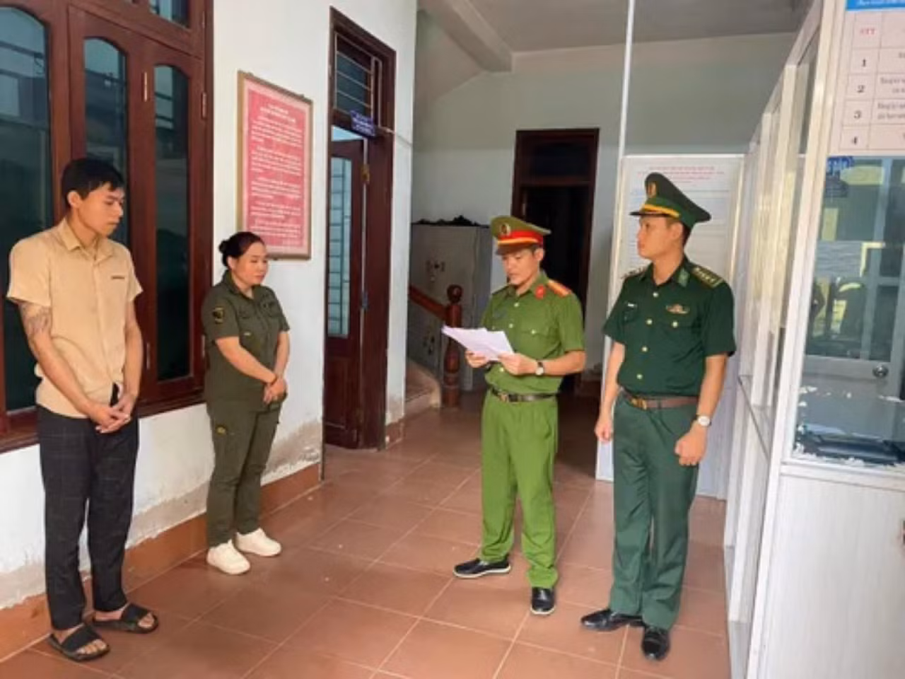 Khởi tố, bắt tạm giam hai chị em ruột lừa bán phụ nữ sang Trung Quốc -0