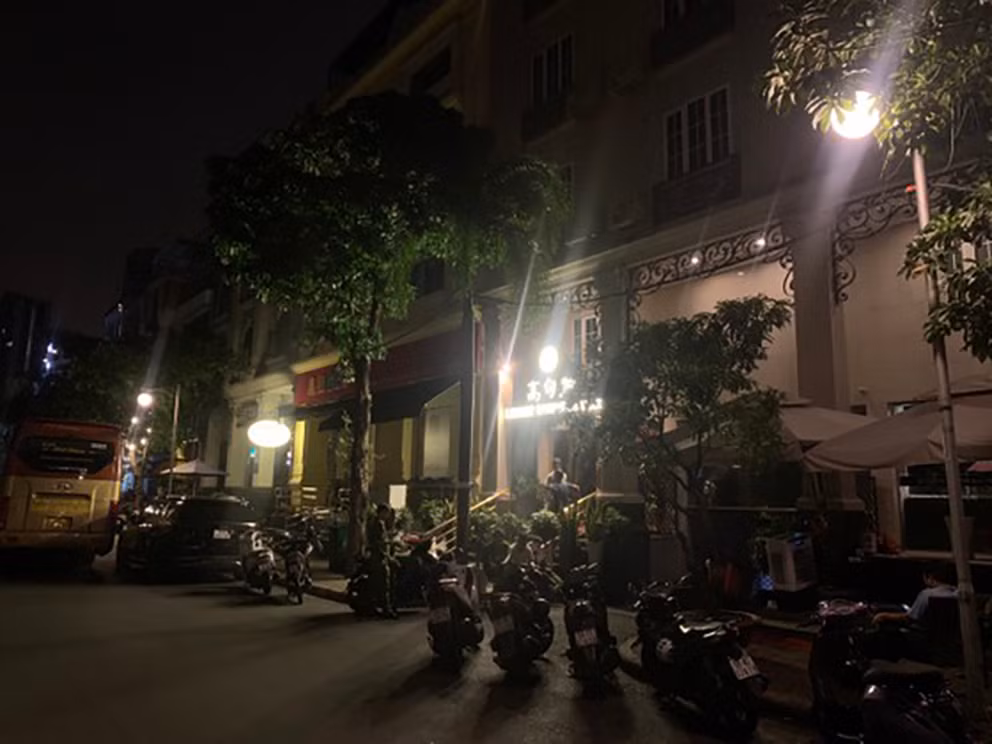 Bóc gỡ đường dây mại dâm chuyên phục vụ khách nước ngoài -0