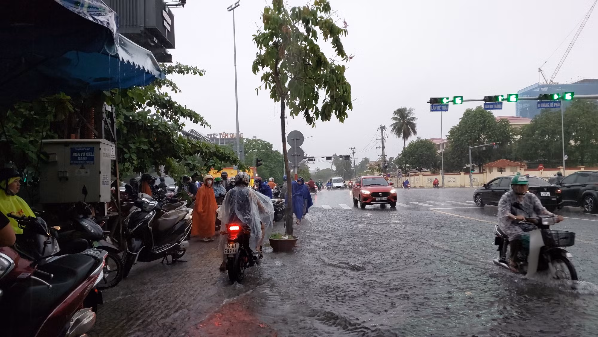 Mưa lớn nguy cơ ngập lụt nhiều nơi, Đà Nẵng ra thông báo khẩn cho học sinh nghỉ học -0