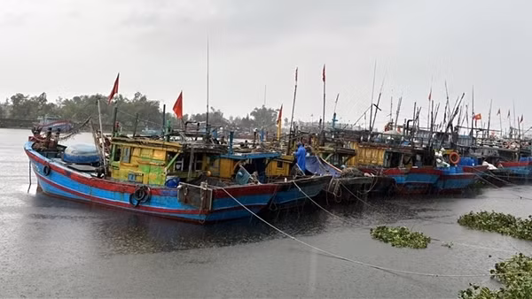 Diễn biến phức tạp của áp thấp nhiệt đới và mưa lũ, Quảng Nam cấm biển từ 16h ngày 17/10