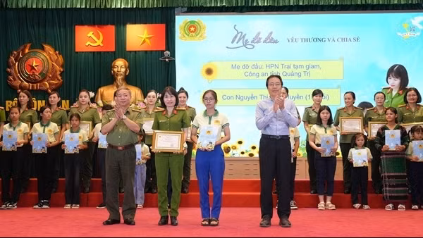 Hơn 10 năm là “Mẹ đỡ đầu” cho trẻ mồ côi