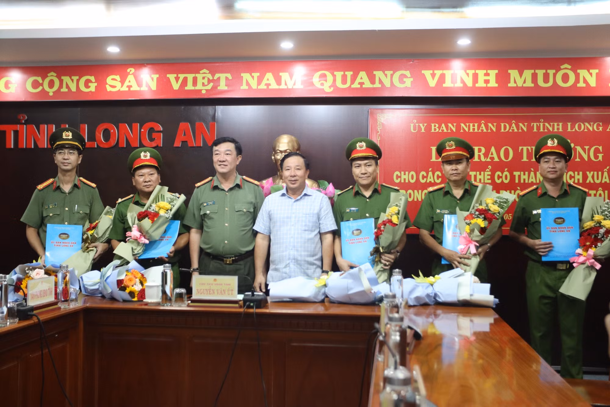 Long An trao thưởng nóng cho các lực lượng phá vụ án bắt cóc đòi 2 tỷ tiền chuộc -0