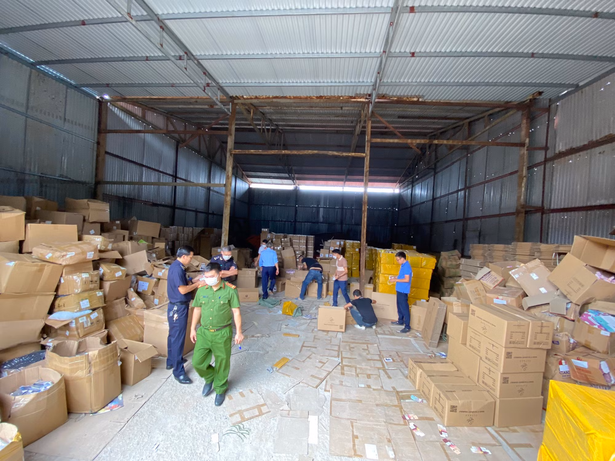 Phát hiện kho thuốc lá điện tử vi phạm lớn nhất từ trước đến nay -0