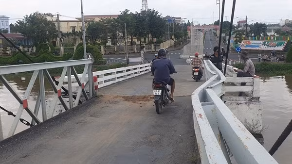 Cà Mau chỉ đạo xử lý vụ xe vượt tải trọng gần 10 lần qua cầu... thiệt hại 5 tỉ đồng