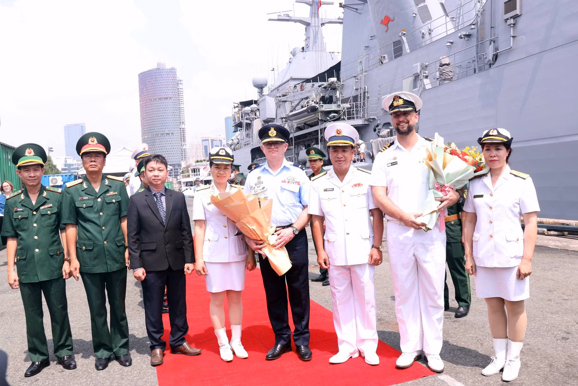 Tàu Hải quân Úc thăm Việt nam -0