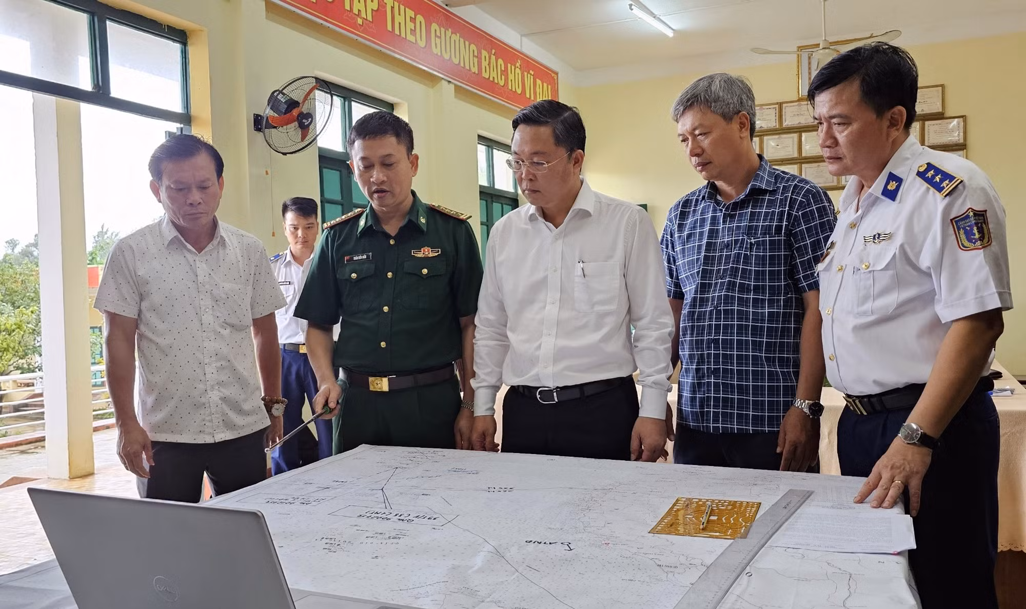 Thành lập Sở Chỉ huy tìm kiếm cứu nạn khẩn cấp tìm kiếm 15 ngư dân mất tích -0
