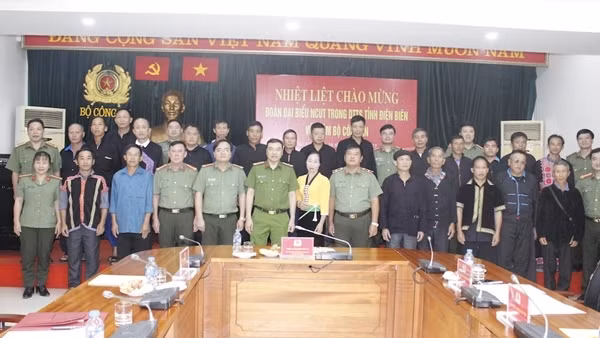 Người có uy tín góp phần tạo môi trường xã hội trật tự, kỷ cương