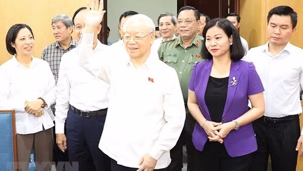 Tổng Bí thư Nguyễn Phú Trọng tiếp xúc cử tri Hà Nội trước Kỳ họp thứ 6