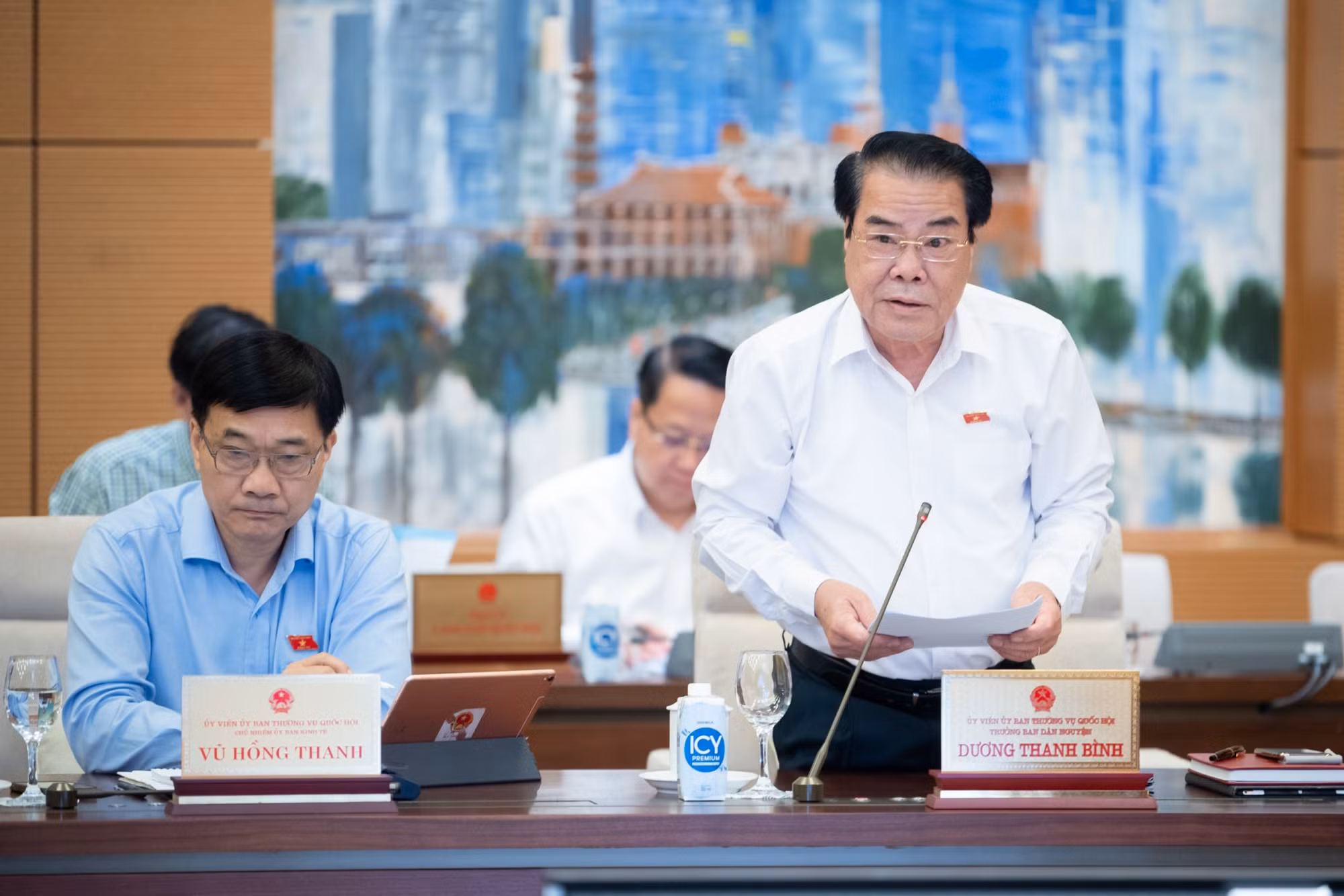 Đề nghị cấm sử dụng bóng cười và thuốc lá điện tử vì gây hại cho giới trẻ -0