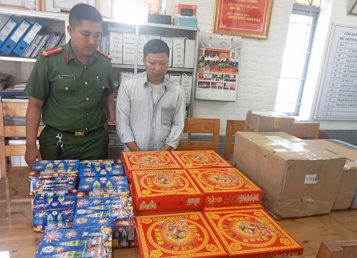Bắt đối tượng buôn bán hơn 100 kg pháo nổ ở huyện Thống Nhất -0