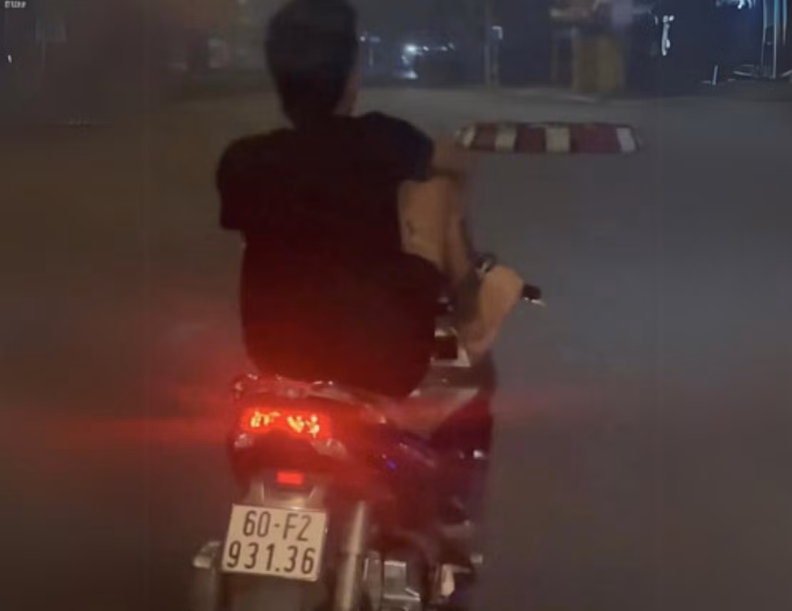 Xử phạt nam thanh niên dương tính với ma túy chạy xe máy bằng chân -0