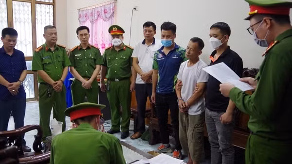 Triệt phá nhóm tiêu thụ hàng trăm xe gian