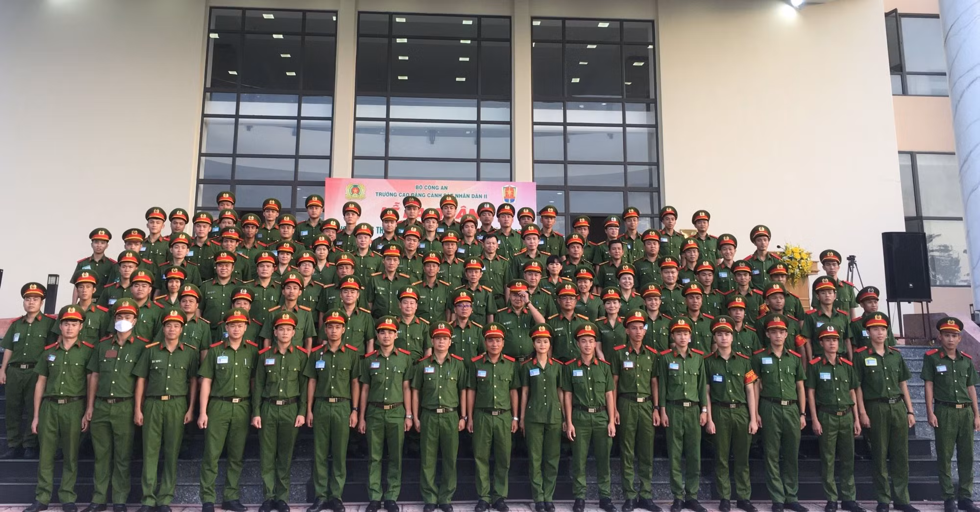 Gần 1000 giảng viên, học viên Cảnh sát ra quân “3 cùng” mùa hoa phượng nở -0