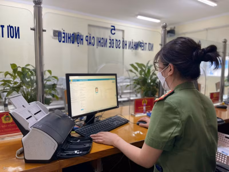 Bộ Công an cấp hộ chiếu phổ thông không gắn chíp theo mẫu mới cho công dân từ ngày 1/7 -0