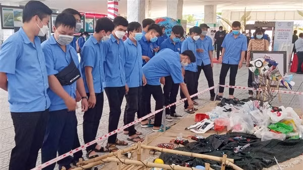 Lần đầu trưng bày hàng trăm mẫu vật hóa thạch độc đáo tại Festival Huế ảnh 13