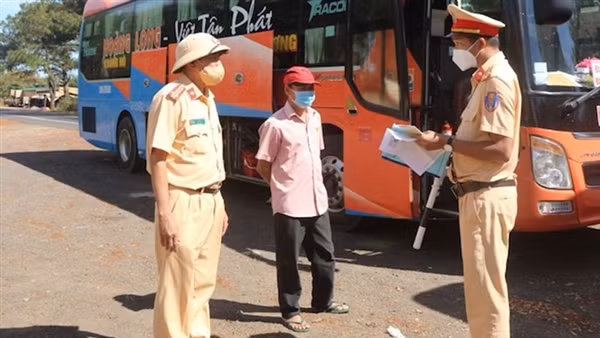 Công an Đắk Nông mở cao điểm kiểm tra, xử lý các hành vi vi phạm về TTATGT