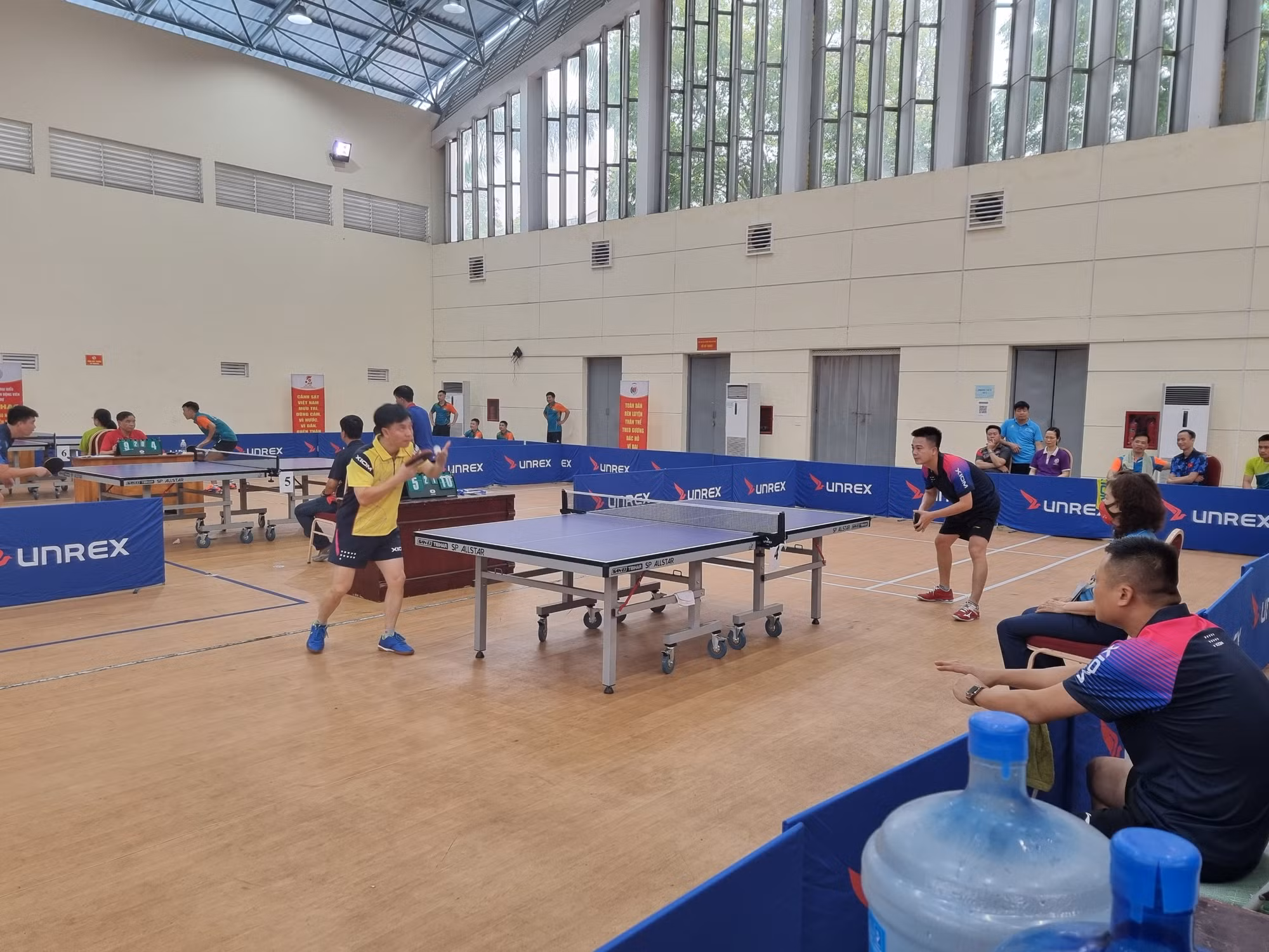 Sôi nổi các môn thi đấu tại Hội thao kỷ niệm 60 năm Ngày truyền thống Cảnh sát nhân dân -0