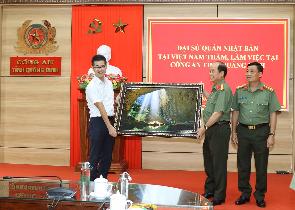 Đoàn công tác của Đại sứ quán Nhật Bản tại Việt Nam thăm, làm việc tại Công an tỉnh Quảng Bình -0