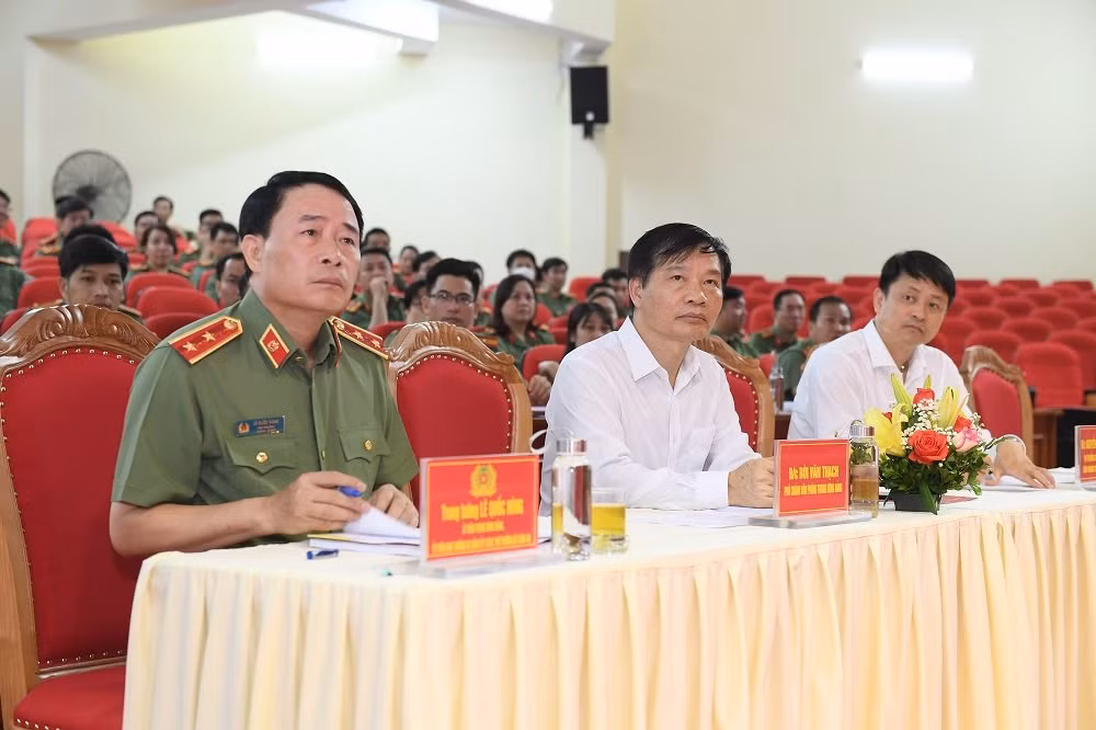 Khai giảng lớp bồi dưỡng nghiệp vụ công tác văn phòng cấp uỷ trong CAND năm 2022 -0