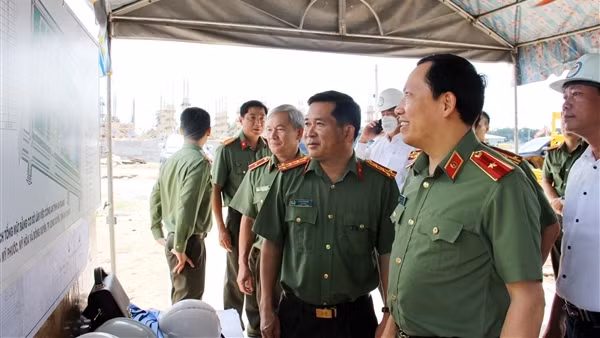 Thứ trưởng Lê Văn Tuyến kiểm tra công tác tại Công an tỉnh Kiên Giang và An Giang
